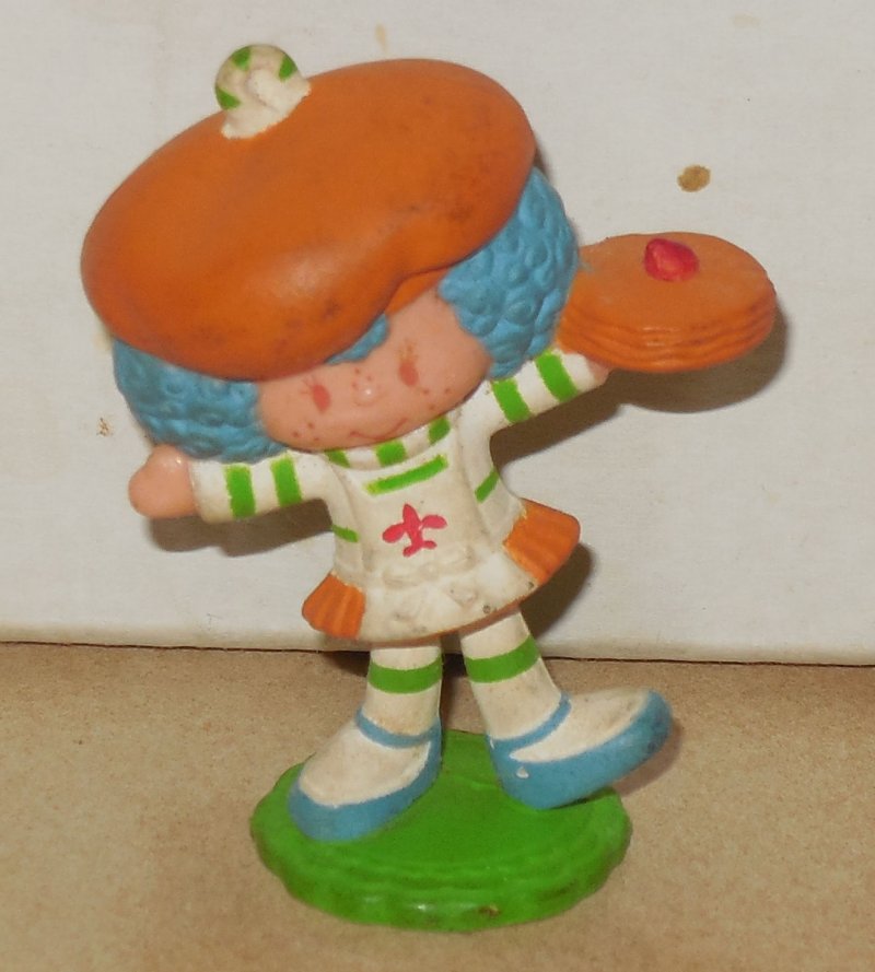 Image 0 of 1980 Kenner Mini PVC figure Strawberry Shortcake crepe suzette with Pie
