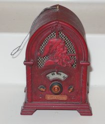 2006 Hallmark ORNAMENT A Christmas Broadcast Lights and Sounds