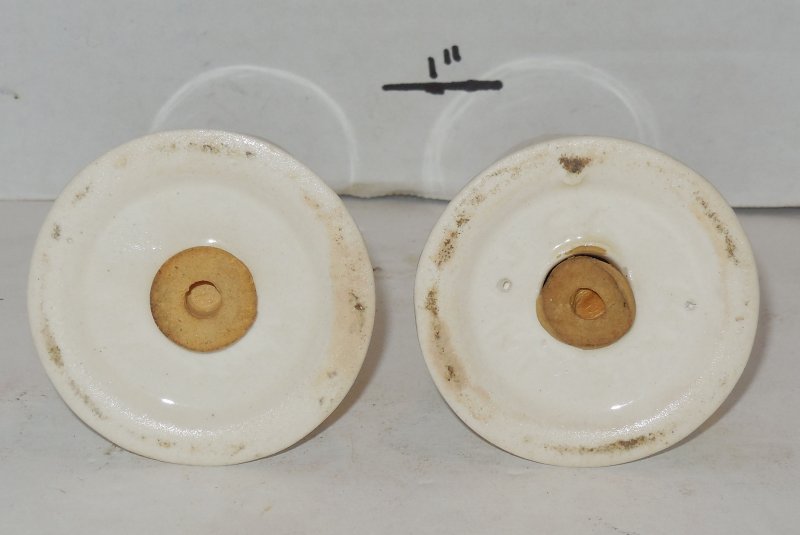 Image 2 of 2 Souvenir Salt and Pepper Shakers Washington DC The US Capital