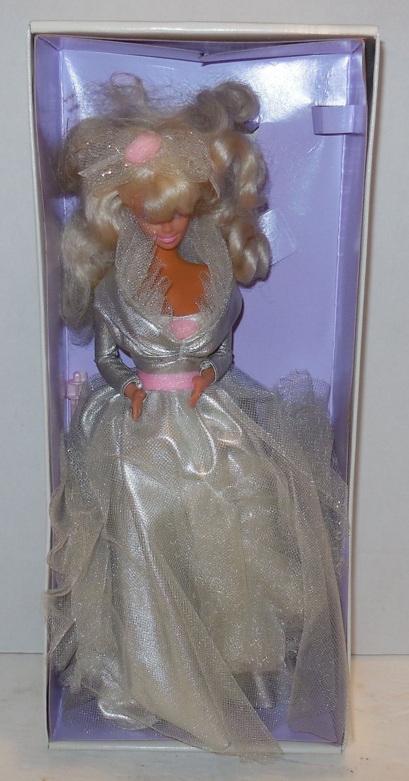 Image 7 of Mattel 1991 Barbie Collector doll Applause Special Limited Edition #3406