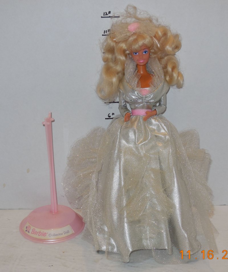 Image 8 of Mattel 1991 Barbie Collector doll Applause Special Limited Edition #3406