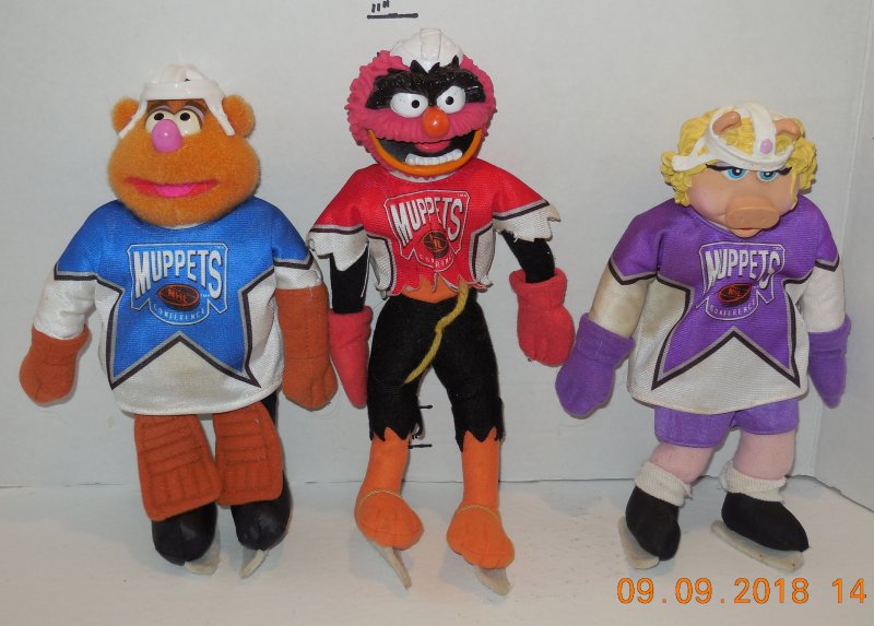 Image 0 of 1995 Mcdonalds NHL Muppet Players Lot of 3 Fozzie Animal Miss Piggy