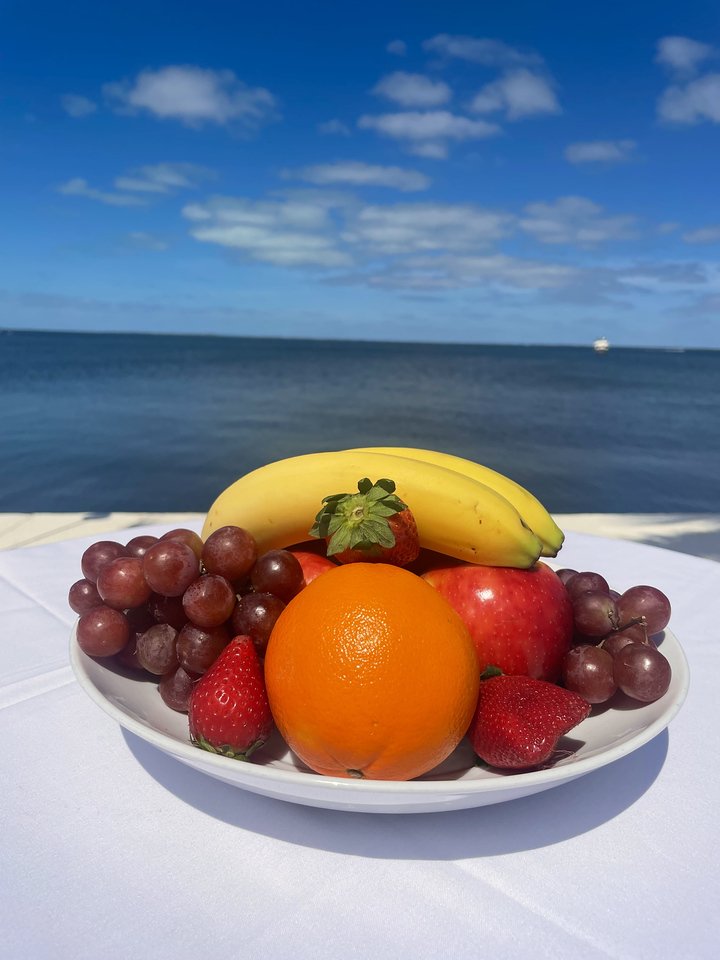 Fruit Basket with Whole Fruit 