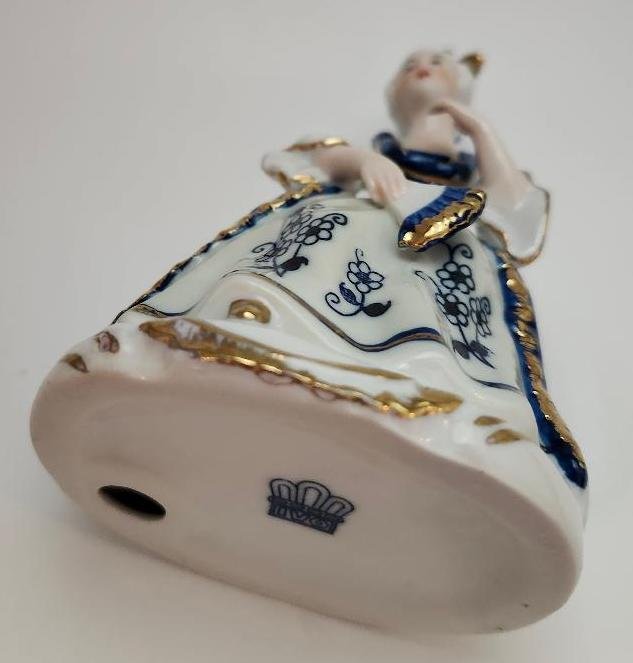 Image 4 of Ardco Victorian Porcelain Colonial Lady Figurine Holding Face Fan Blue White
