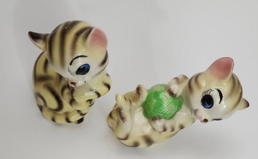 Image 2 of Vintage Tabby Cats Salt and Pepper Shaker Set 1960s Yellow Brown Kittens Striped