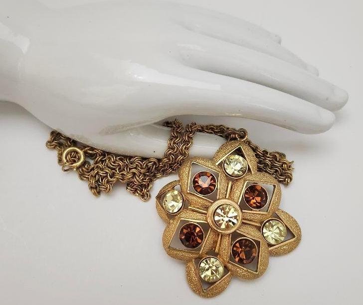 Ladies Vintage Maltese Pendant Medallion Gold Necklace 24 Inch Amber Rhinestones