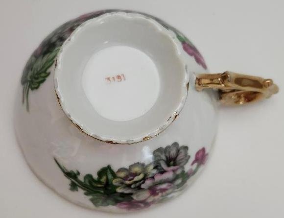 Image 5 of Vintage Tilso Teacup 3191 Floral Cup Purple Flowers Gold Gilt Footed Pearlescent
