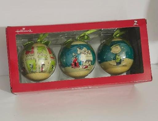 Image 1 of Hallmark Peanuts Charlie Brown Snoopy Round Ball Christmas Ornament Set Schulz