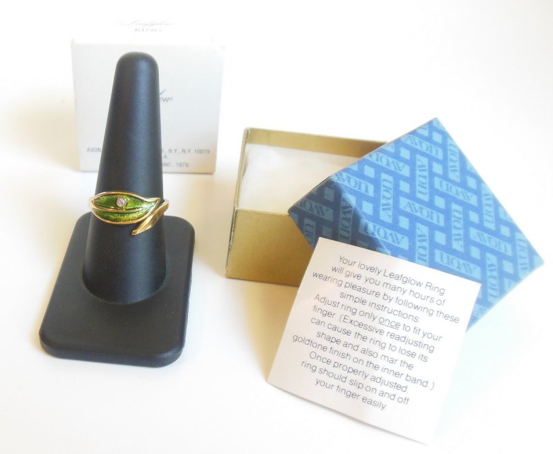 Image 1 of Avon Vintage Leafglow Ring Women's Green Enamel Jewelry L 9 Dewdrop Gold Ring