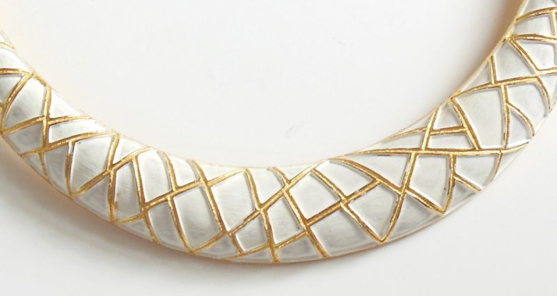 Image 2 of Vintage Hinged Choker Metal Necklace Brushed White Gold Tone Web Pattern Jewelry