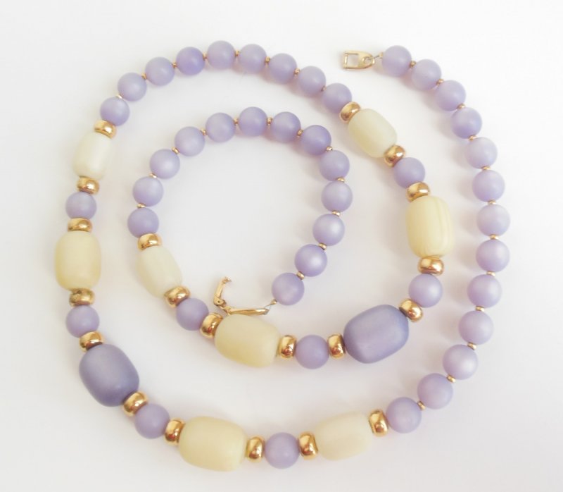 Vintage Napier Costume Jewelry Womens Necklace Lilac Moonglow Beads Wire Strung
