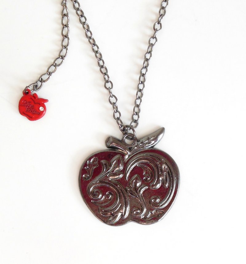 Apple Bottoms Necklace Ladies Costume Jewelry In Dark Gray Black w/ Red Hang Tag