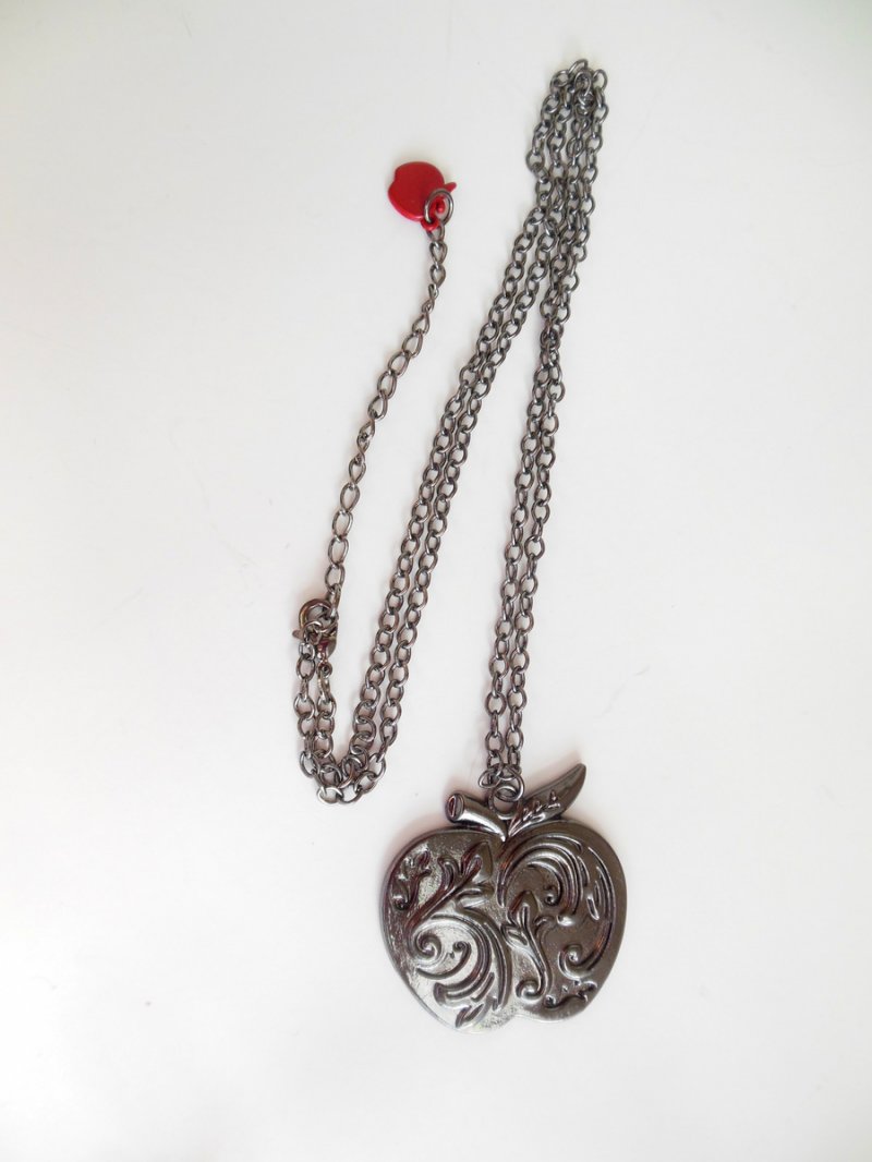 Image 1 of Apple Bottoms Necklace Ladies Costume Jewelry In Dark Gray Black w/ Red Hang Tag