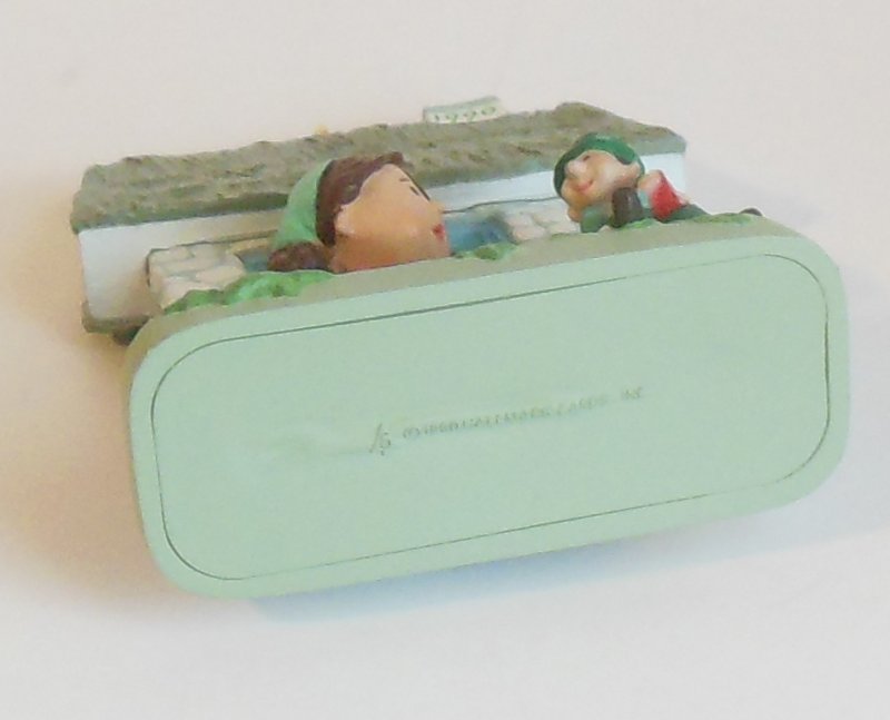 Image 4 of Hallmark Windows of the World Irish Christmas Ornament Vintage Model QX4636