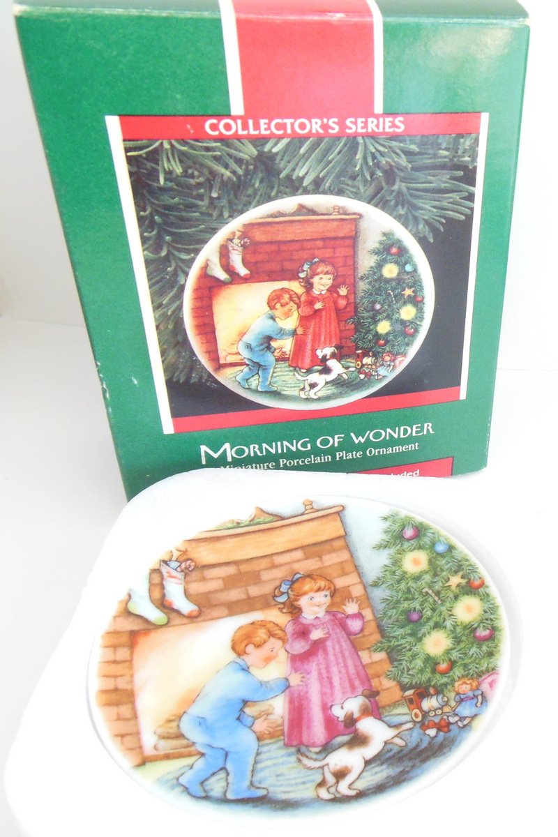 Hallmark Christmas Ornament Morning of Wonder Plate Three In Series QX4612 Vtg
