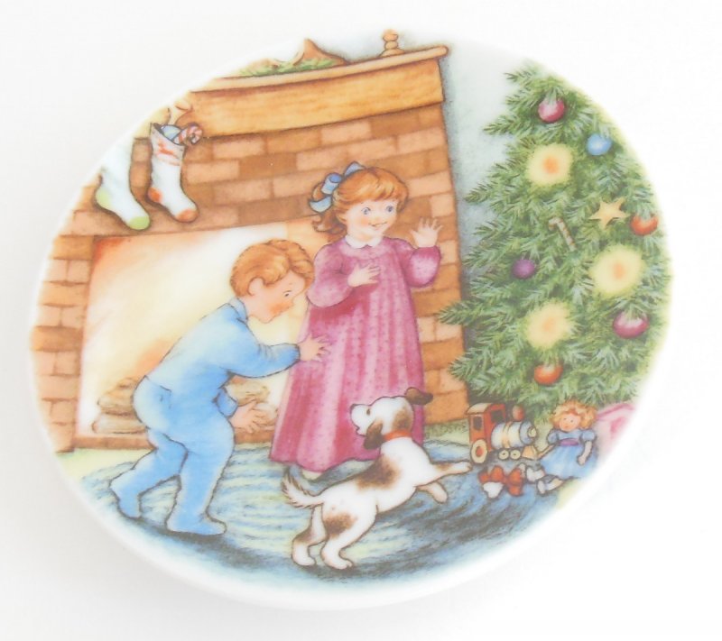 Image 1 of Hallmark Christmas Ornament Morning of Wonder Plate Three In Series QX4612 Vtg