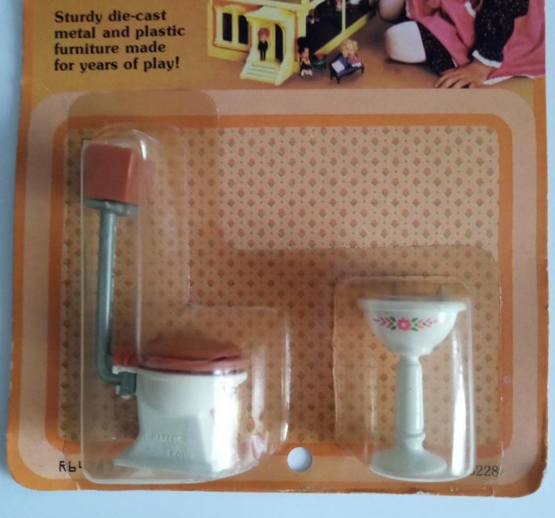 Image 1 of The Littles Commode Pedestal Sink Dollhouse Doll Toys Vintage Die Cast Metal