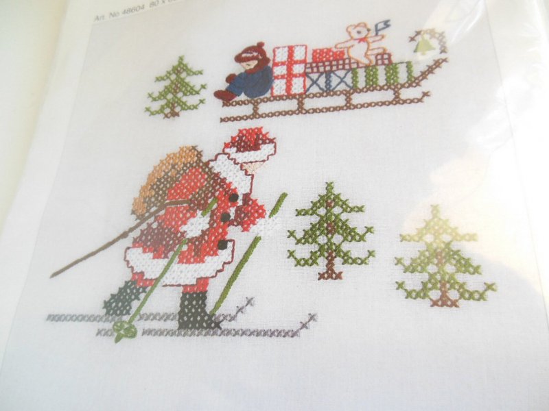 Image 3 of Anchor Needlepoint Kit Christmas Square Table Top Cover Germany Vintage