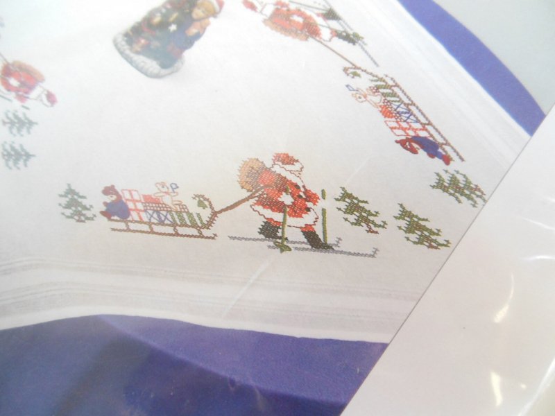 Image 4 of Anchor Needlepoint Kit Christmas Square Table Top Cover Germany Vintage