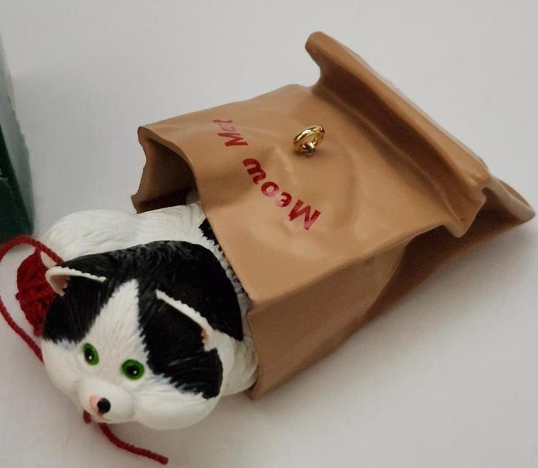 Image 1 of Hallmark Meow Mart Christmas Ornament Cat w/ Yarn in Brown Grocery Shopping Bag