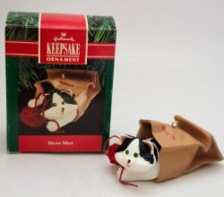 Hallmark Meow Mart Christmas Ornament Cat w/ Yarn in Brown Grocery Shopping Bag