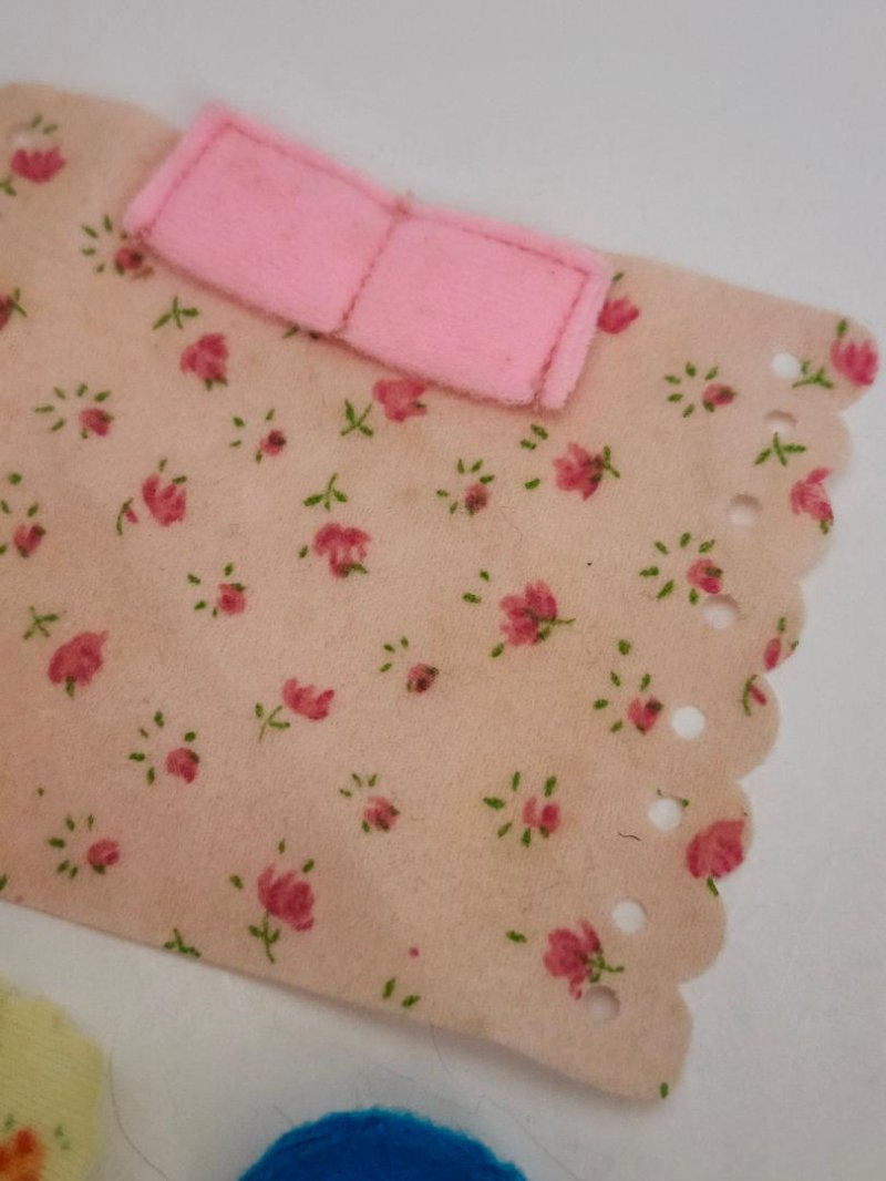 Image 2 of The Littles Pretend Play Toy Bedding Accessories x2 Bed Spread Pillows Doll Lot