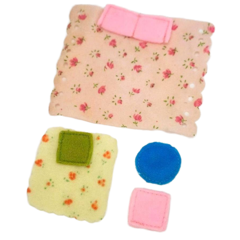 The Littles Pretend Play Toy Bedding Accessories x2 Bed Spread Pillows Doll Lot