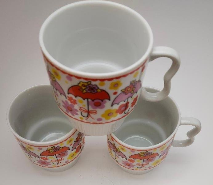 Image 2 of Japanese Umbrella Daisy Cups Retro Japan Cup Lot Set 3 Stackable Heavy Duty Cups