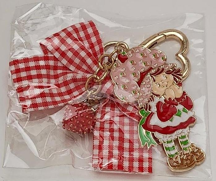 Image 0 of Strawberry Shortcake Keychain Childrens Gold Tone Key Chain Red White Bow