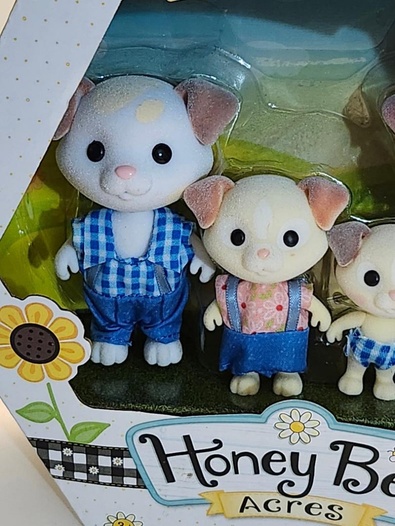Image 1 of The Barksters Honey Bee Acres Dog Family Parents Cooper Poppy Son Gus Baby Theo
