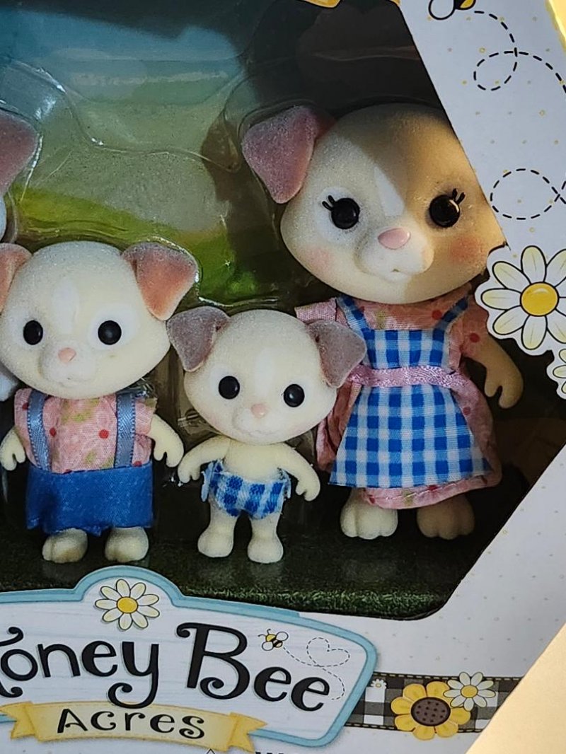 Image 2 of The Barksters Honey Bee Acres Dog Family Parents Cooper Poppy Son Gus Baby Theo