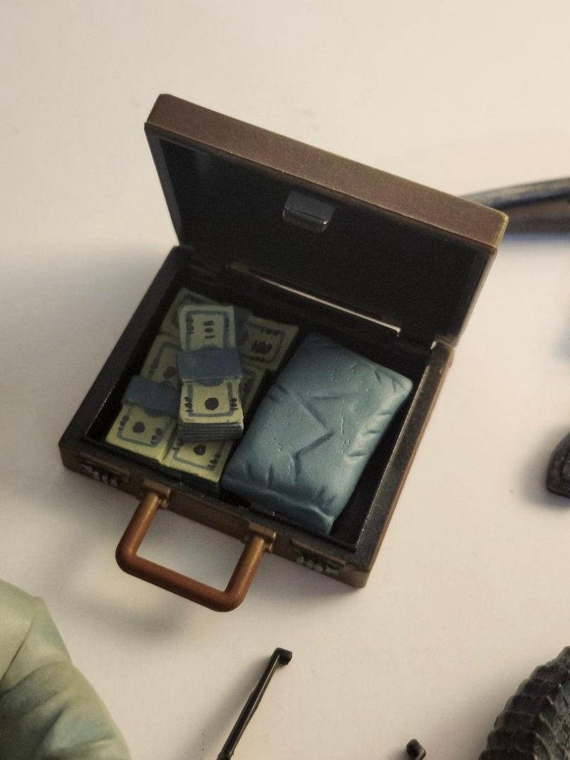 Image 7 of Miami Vice Action Figure Sonny Crockett Ricardo Rico Tubbs Mezco Blue Suit