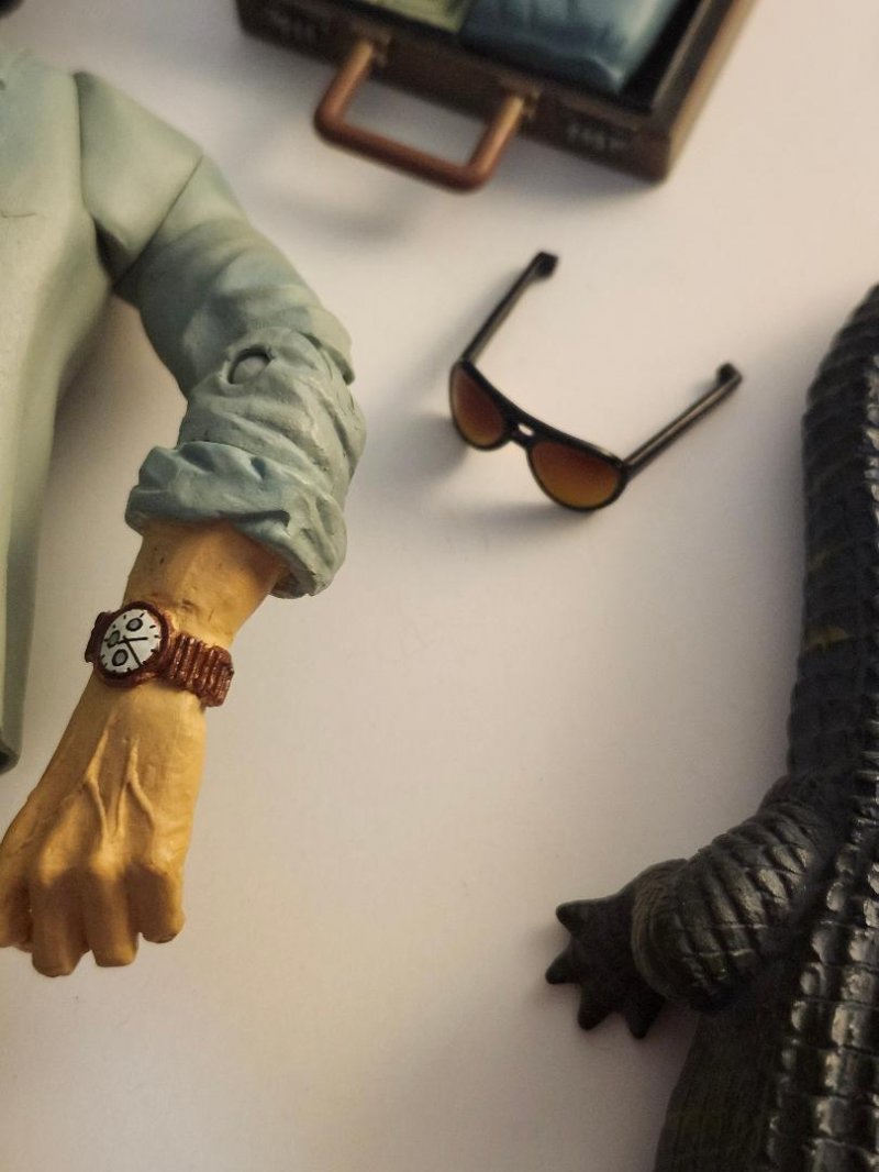 Image 8 of Miami Vice Action Figure Sonny Crockett Ricardo Rico Tubbs Mezco Blue Suit