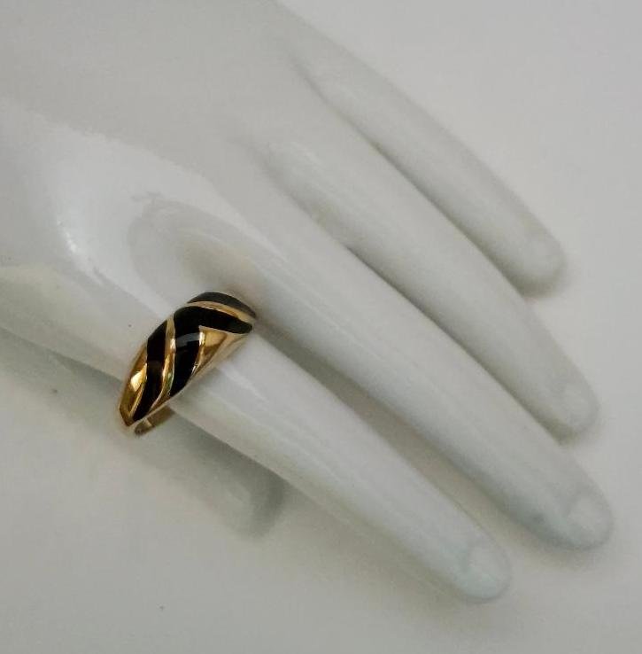 Image 0 of Designer Vintage Avon Ring Womens Dome Ring Sz 9 Black Gold Swirled Ring