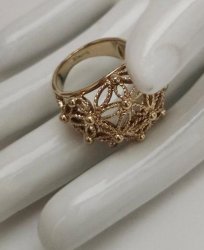 Vintage Avon Dome Ring Gold Tone Ornate Flower Design Sz 5 Open Work Pinky Ring