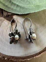 W1768 Silpada Sterling Silver Flower & Pearl Earrings