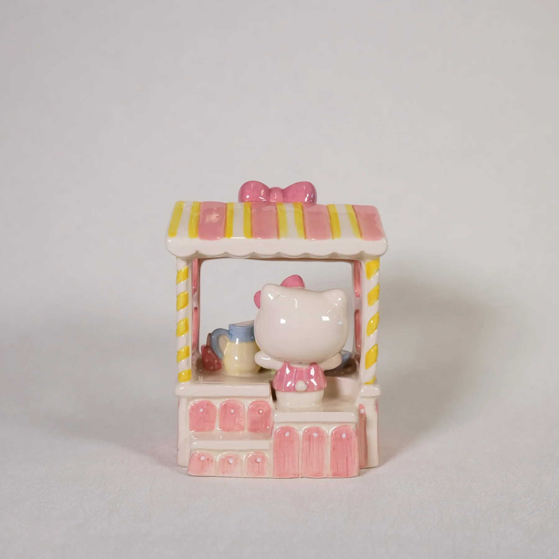 Image 1 of HELLO KITTY LEMONADE STAND FIGURINE