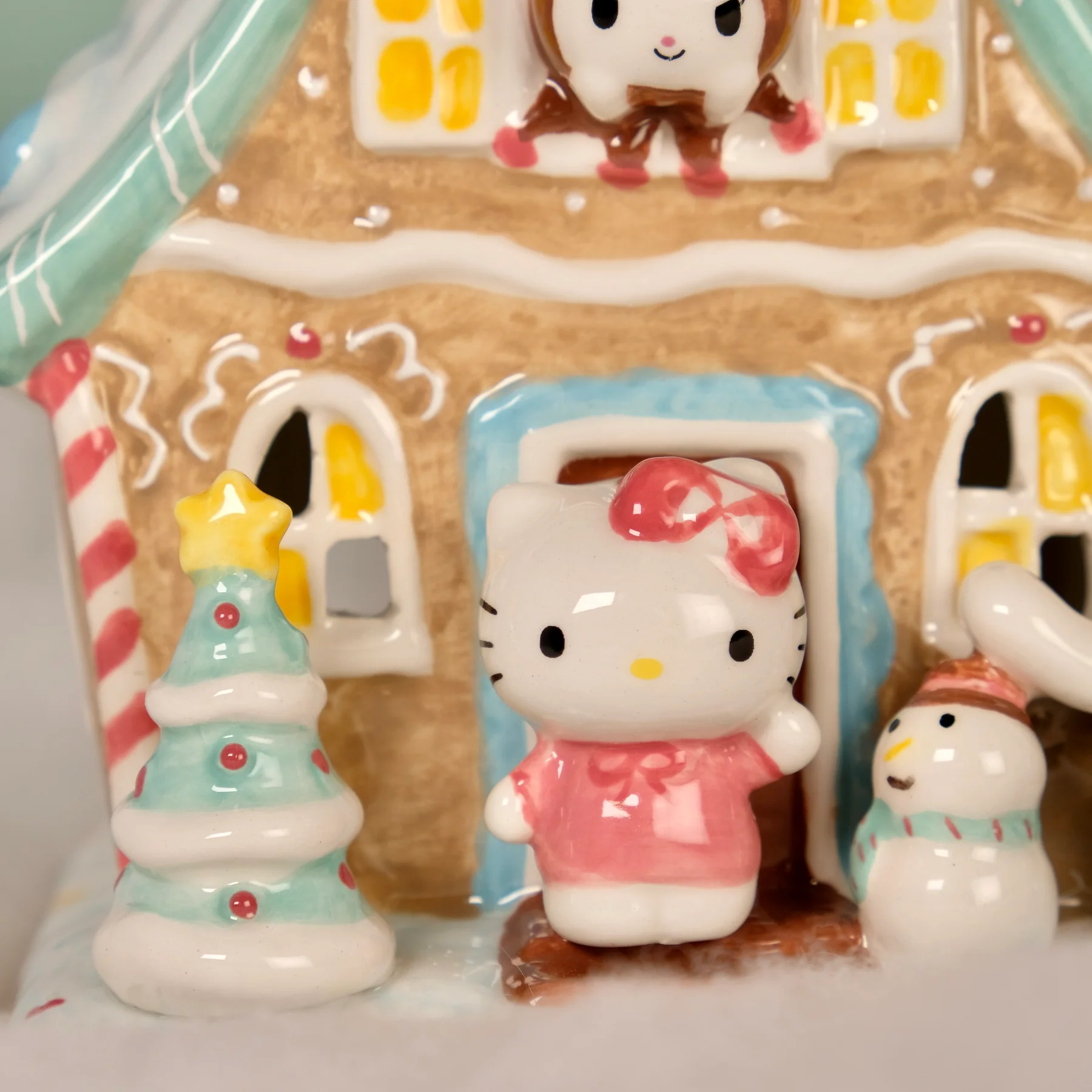 Image 3 of Hello Kitty & Friends Ginger Bread Candle House
