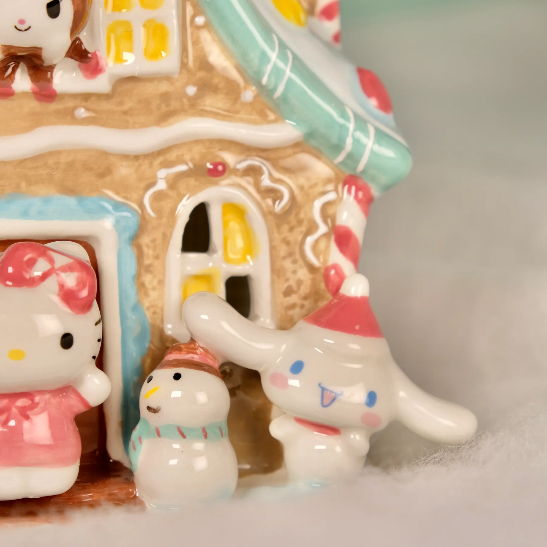 Image 4 of Hello Kitty & Friends Ginger Bread Candle House
