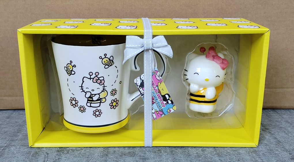 Image 0 of HELLO KITTY BEE 17OZ MUG AND FIGURINE GIFT SET OF 2