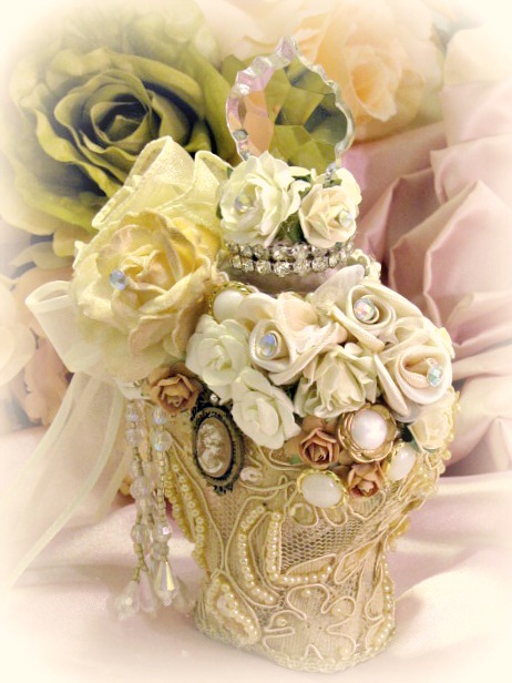 Image 4 of Regency Elegance Antique Gold Beaded Heart Potion Bottle
