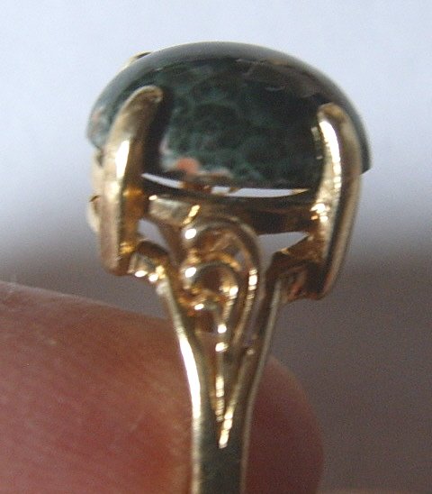 Sideview of ring.
