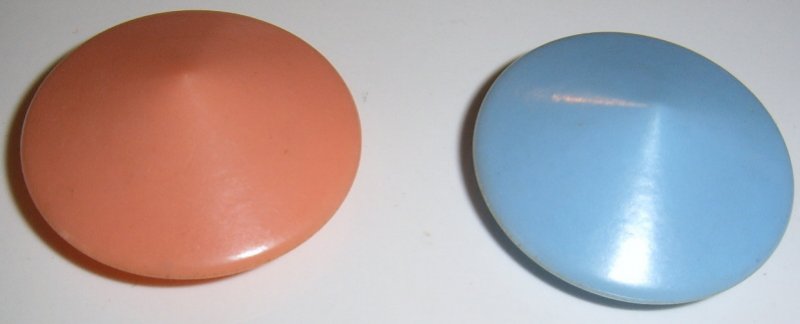 Image 0 of Lot of 2 Plastic domed buttons Pink and Blue