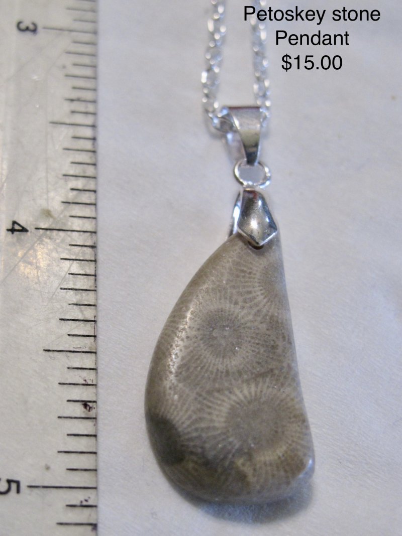 Nice teardrop pendant with chain