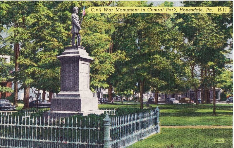 Civil War Monument in Central Park. Honesdale, Pennsylvania.  Linen Postcard