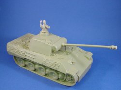 WWII German Panther tank by Classic Toy Soldiers with tank commander-plastic 