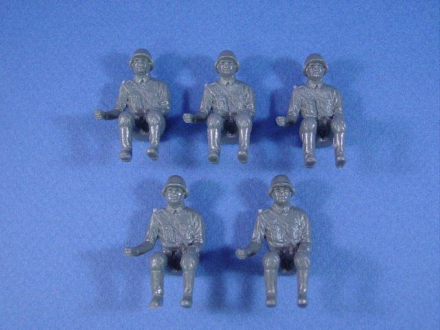 gray color plastic soldiers 1990s Marx Recast 1:48 scale Seated Germans x 5 