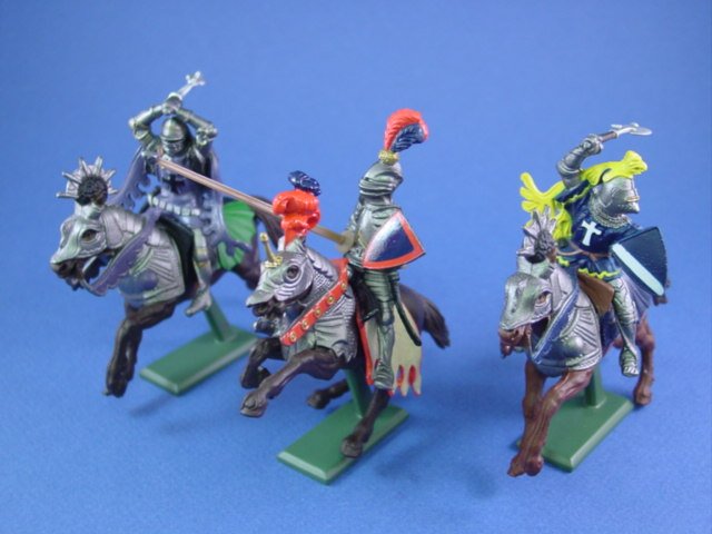 Miniature Army Toy Medieval 1/32 Cavalry Knight with Axe Painted Soldier 54mm 