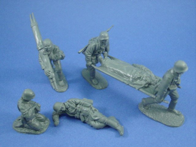 WWII German Medic Set with Stretcher Bearers and Casualties 6 Piece Set