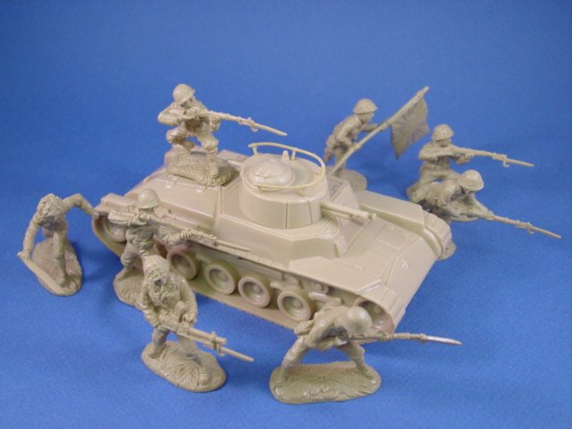 Classic Toy Soldiers WWII new Japanese Chi-Ha tank in green plastic w/Rising Sun 